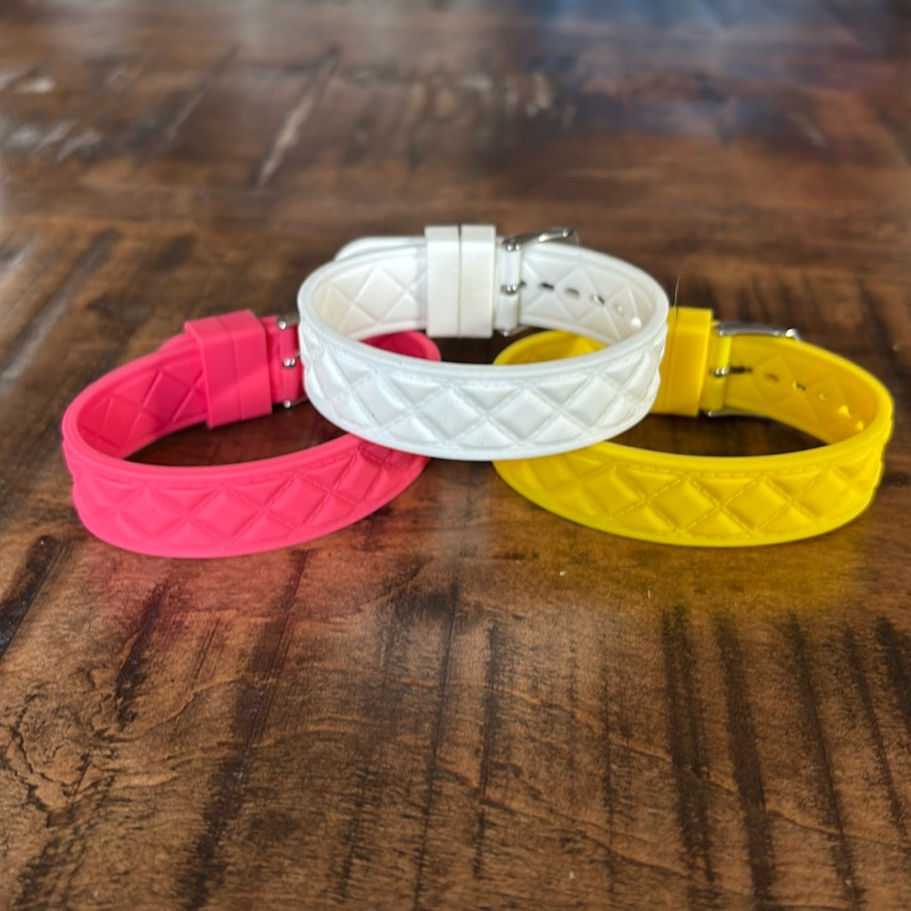 💥3 for $12💥 bundle of 3 rubber belt bracelets